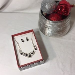 🆕🆕 Black and diamond earring and necklace set